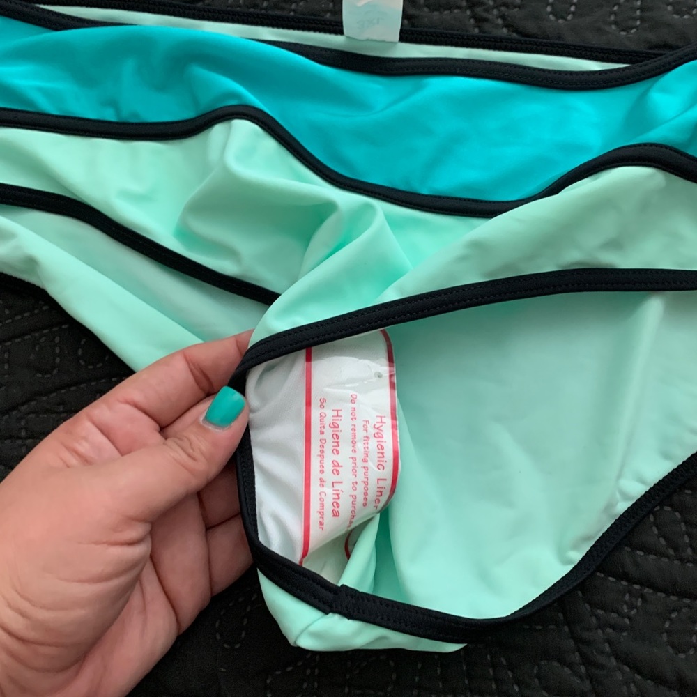 Plus size bikini - Picture 7 of 8